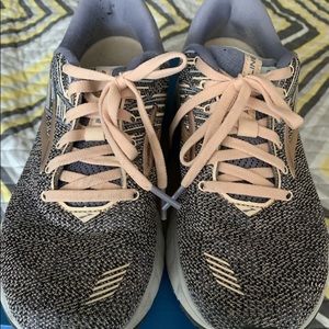 Women’s brooks running shoes size 8